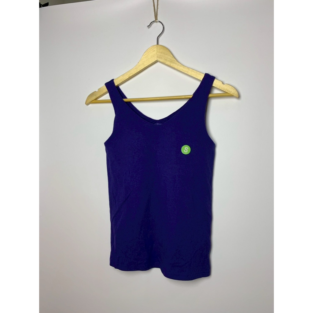 กล้ามผ้าร่องคอวีสีน้ำเงินเข้มกว่าในรูป Uniqlo Airism Bratop ไซส์ S