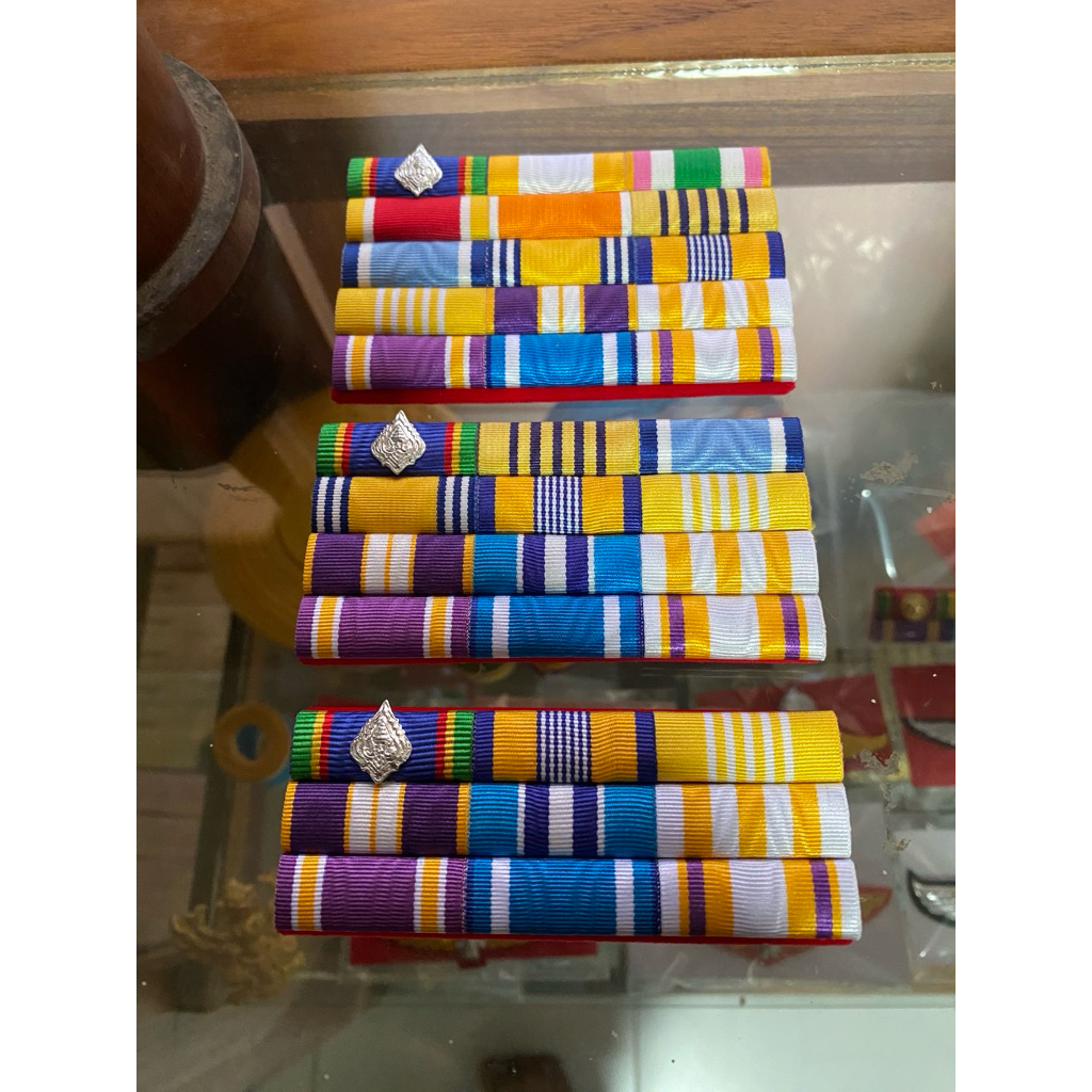 แพรแถบเครื่องหมายตอดประดับชุดราชการบุรุษและสตรีแบบมีเครื่องราช