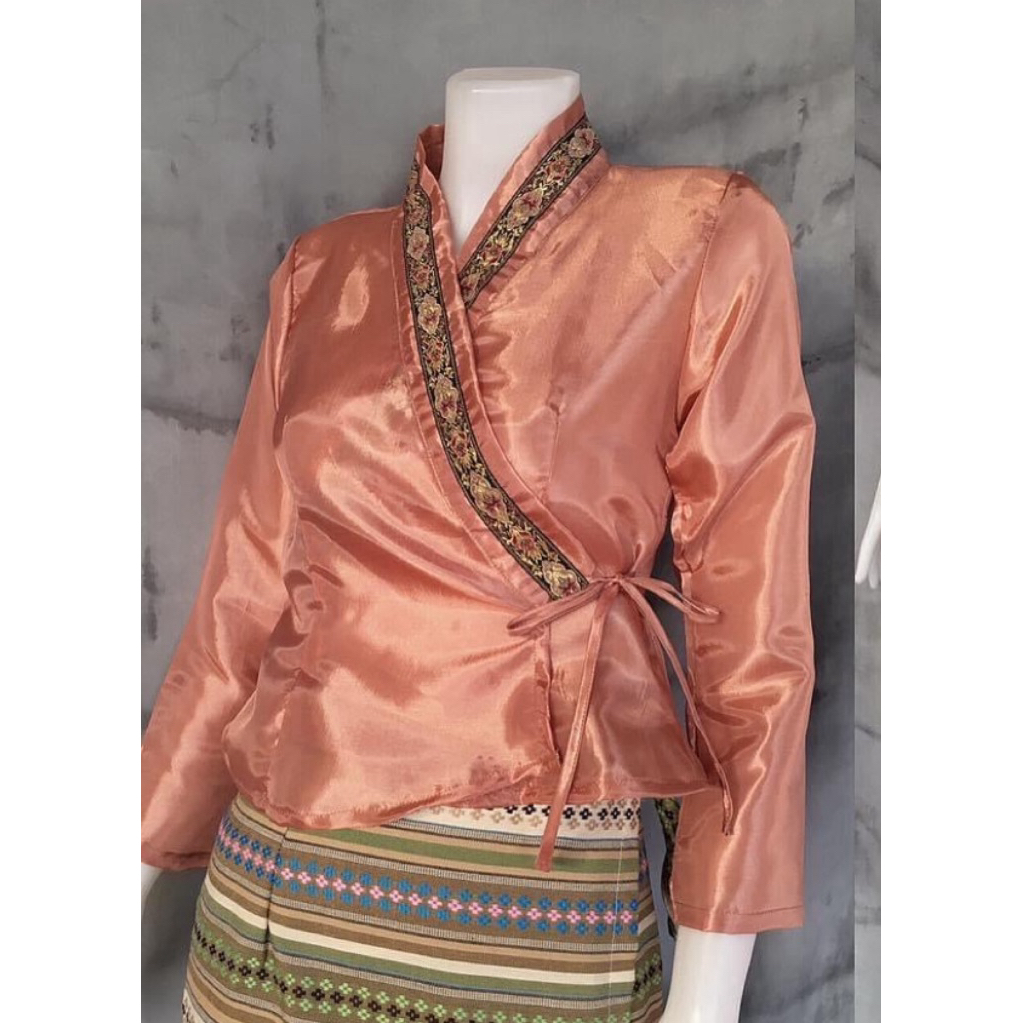 เสื้อไทเขิน ราคา 369 บาท