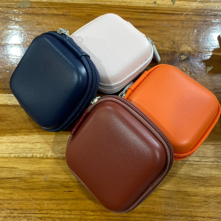 กล่องหนัง PU หลากสี คุณภาพดี สวยงาม ขนาด 9*9*4.5 ซม สำหรับสายหูฟัง สายชาร์จ