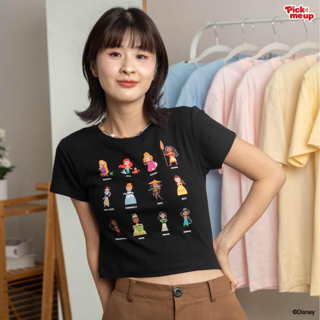 PickMeUp เสื้อ Baby Tee ลาย PRINCESS CHARACTERS BLACK ลิขลสิทธิ์ Disney