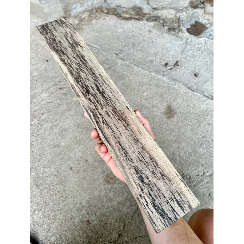 White Fox ลายสวยทำงานฝีมือต่างๆ