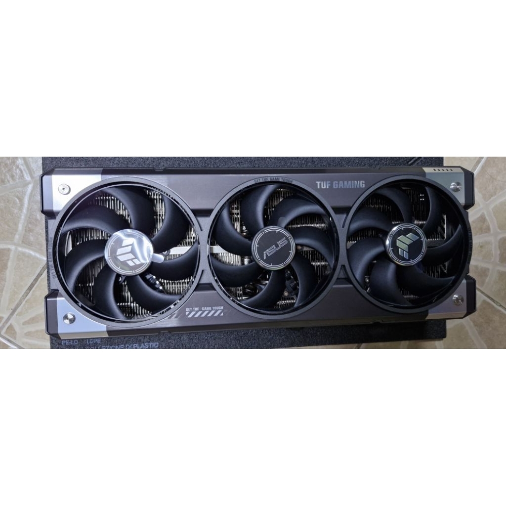 สินค้ามือสอง สภาพตามรูป ซิ้งค์ vga เดิม ASUS TUF GAMEMING GTX 5090 มีเฉพาะซิงค์เดิม ไม่มี การ์ดจอ