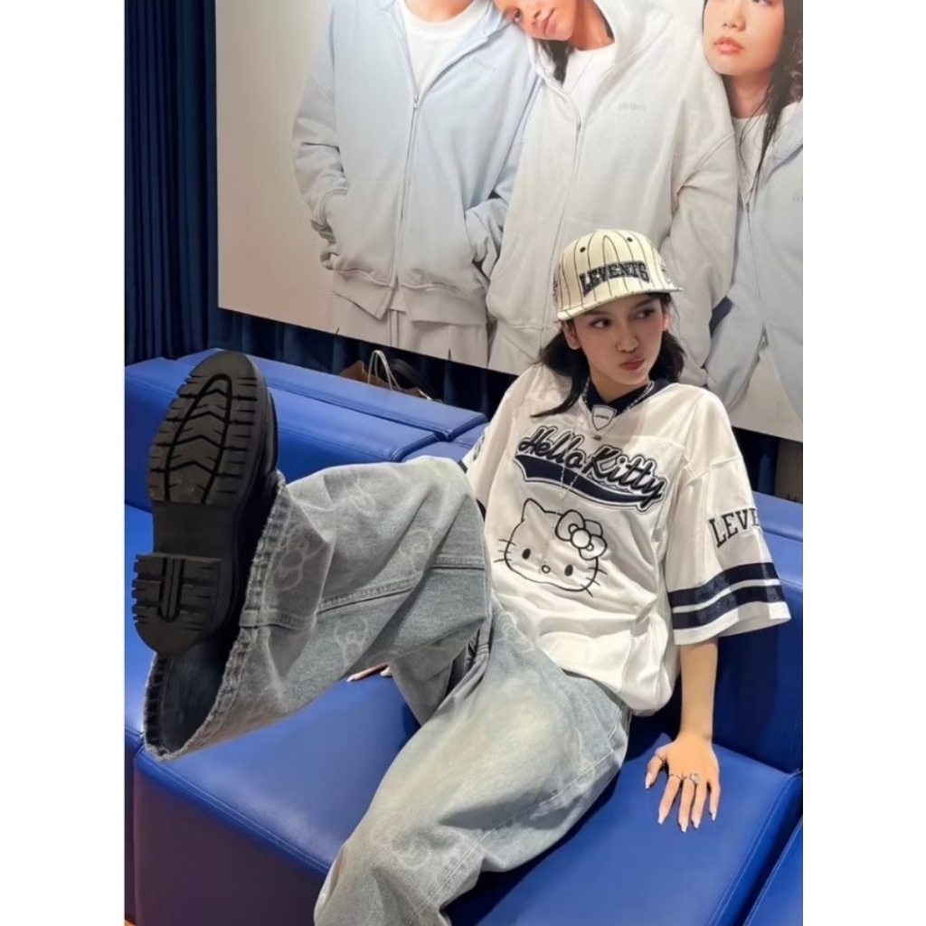 ส่งต่อ แท้ 💯-  เสื้อ Jersey Levents x Hello Kitty  size 1 | Champion Oversized Jersey