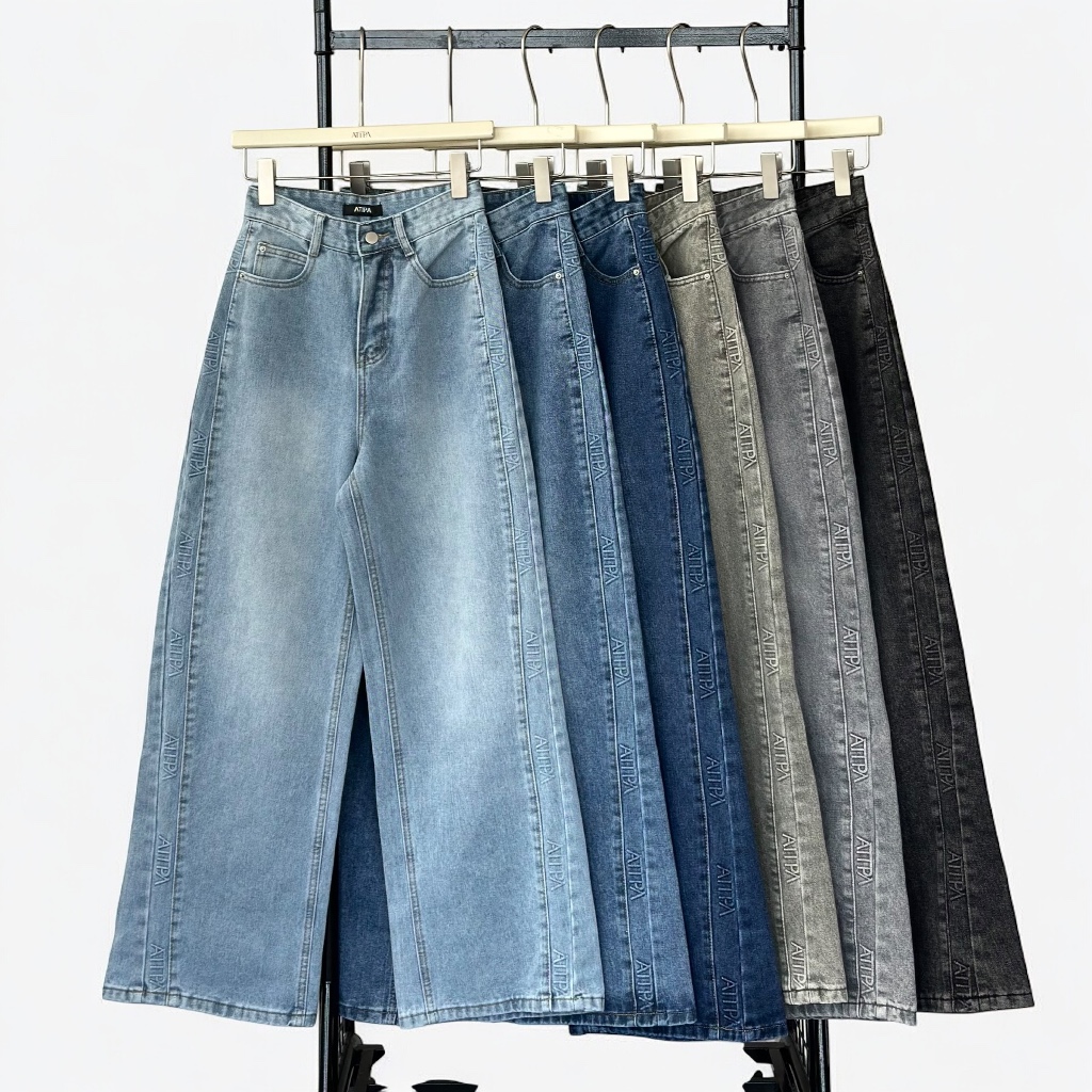 GLAMOURIZE ATP JEANS กางเกงยีนส์ ขายาว ทรงกระบอกกลาง ดีเทลขอบกางเกงปั้มโลโก้นูน Atipa ด้านข้าง