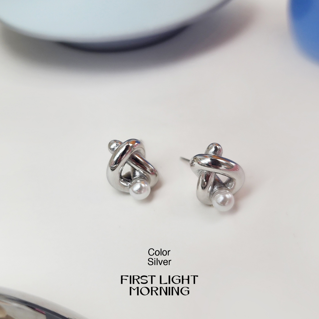 First Light Morning : Avalyn Earrings ต่างหู Stainless ต่างหูประดับมุก
