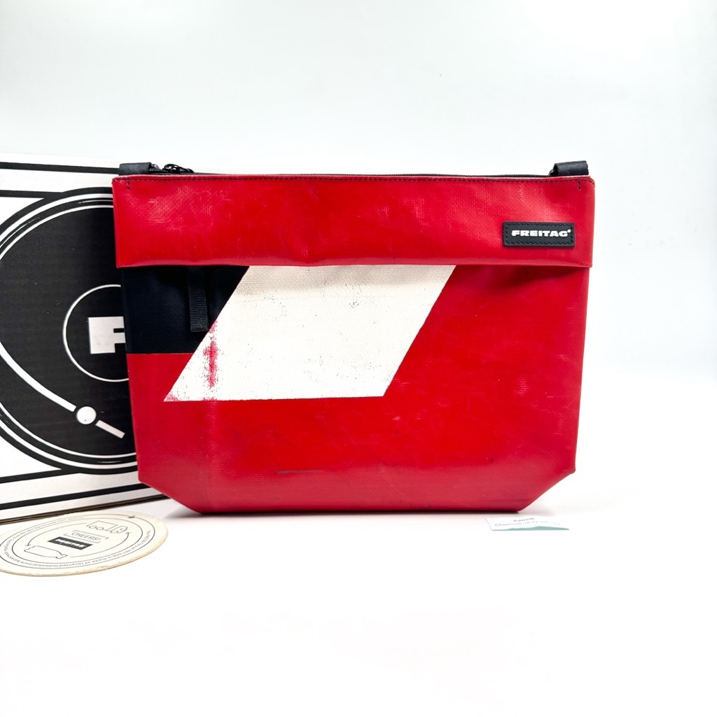 Freitag Lou ผ้าแดงดำขาว🔴⚫️🤍