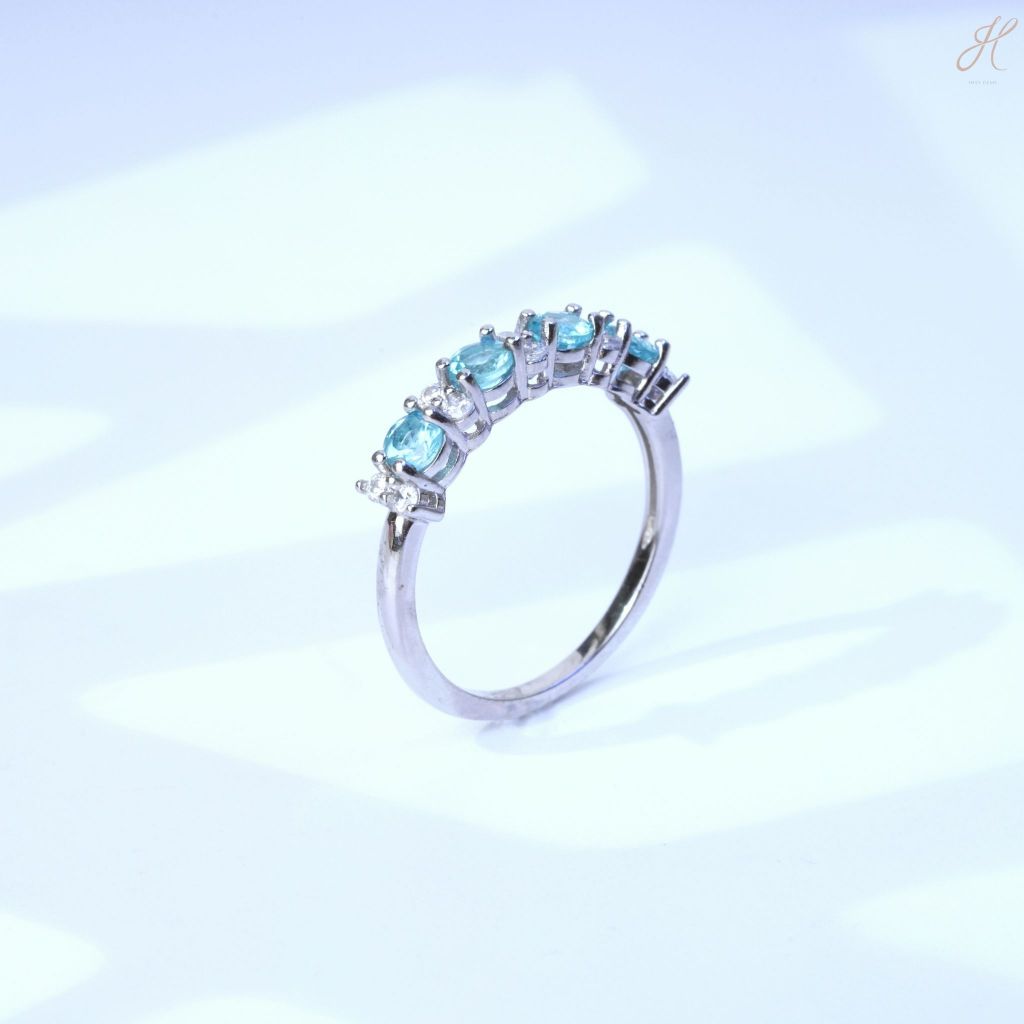 แหวนแถวครึ่งวง ประดับ Apatite Oval CutHalf eternity ring featuring Apatite Oval Cut