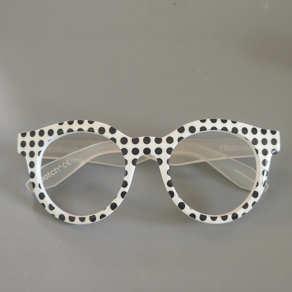 กรอบแว่นตามือสอง Vintage Swatch มือสอง สภาพสวย นำไปตัดเลนส์สายตาหรือกันแดดได้เลย ลายจุดเท่ๆคลาสสิค