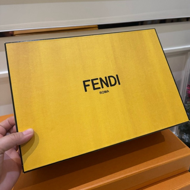 กล่องสินค้า fenดิ แท้จากshop