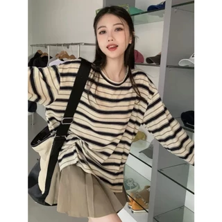 เสื้อยืดคอกลมแขนยาวลายทางสำหรับผู้หญิง ทรงหลวมสบาย ๆ ผ่าข้าง