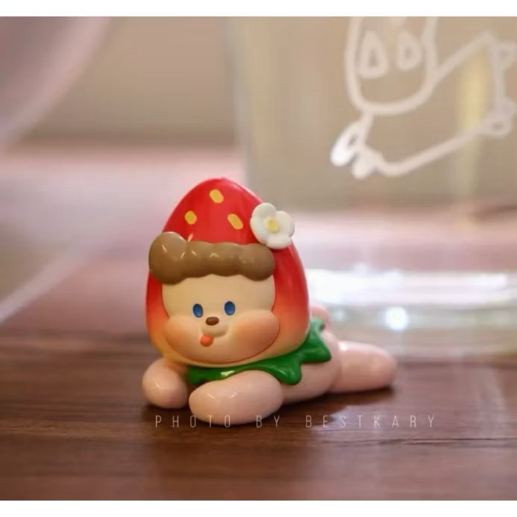 Naib opera house strawberry สตรอว์เบอร์รี่ (ตัวหมอบ)