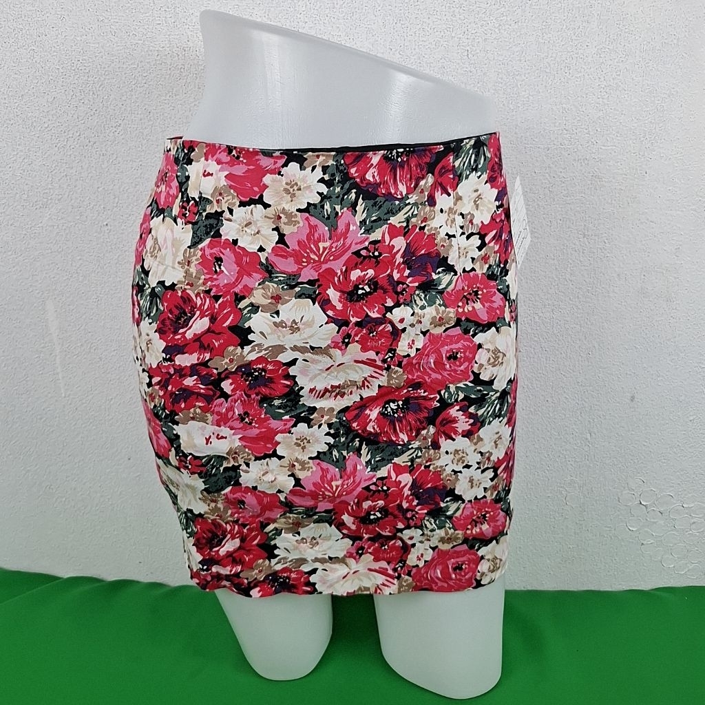 1L730 กระโปรงแฟชั่น กระโปรงสั้น มือสอง รายละเอียดตามรูปนะคะ