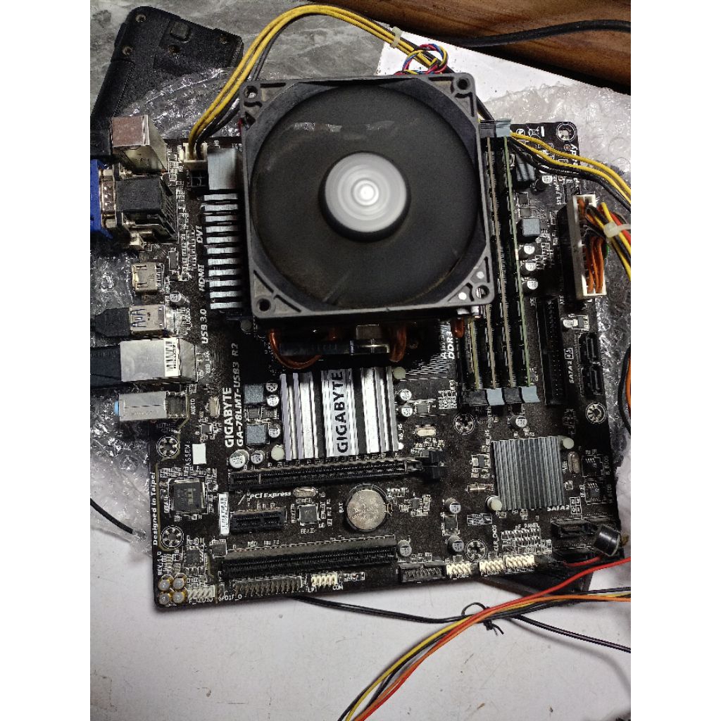ชุด Mainboard Gigabyte AM3+AMD Fx6350+ram 8gb มือสอง
