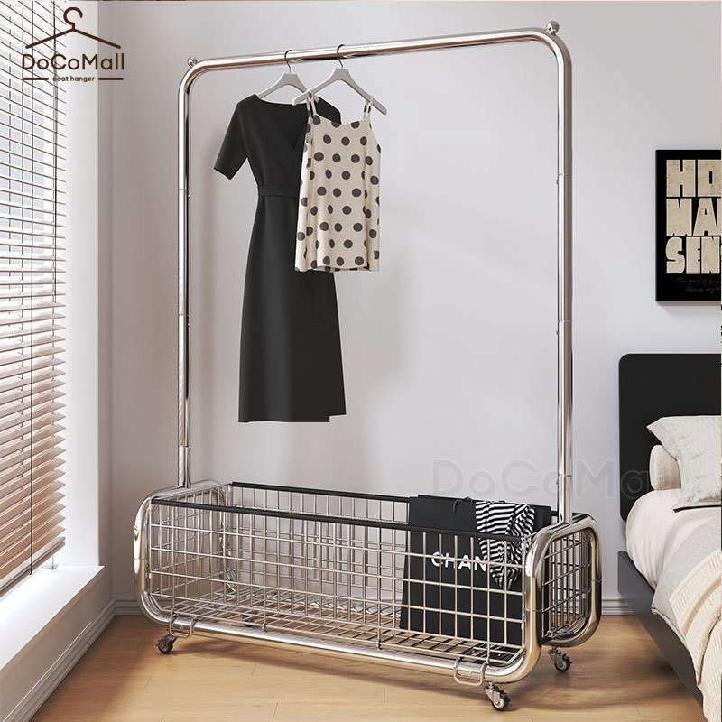 DC ราวแขวนผ้า ราวตากผ้า ที่แขวนผ้า พร้อมชั้นวางของด้านล่าง พร้อมเสาแขวนกระเป๋า มีล้อเลื่อน โครงเหล็ก