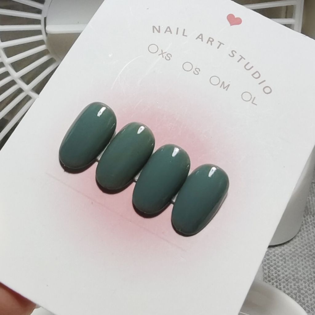 เล็บปลอมสีเจลแท้พร้อมส่ง1-2วัน🇹🇭(สีเทาหม่นเขียวB11)ท็อปกระจกติดทน แถมฟรีกาว+ตะไบ