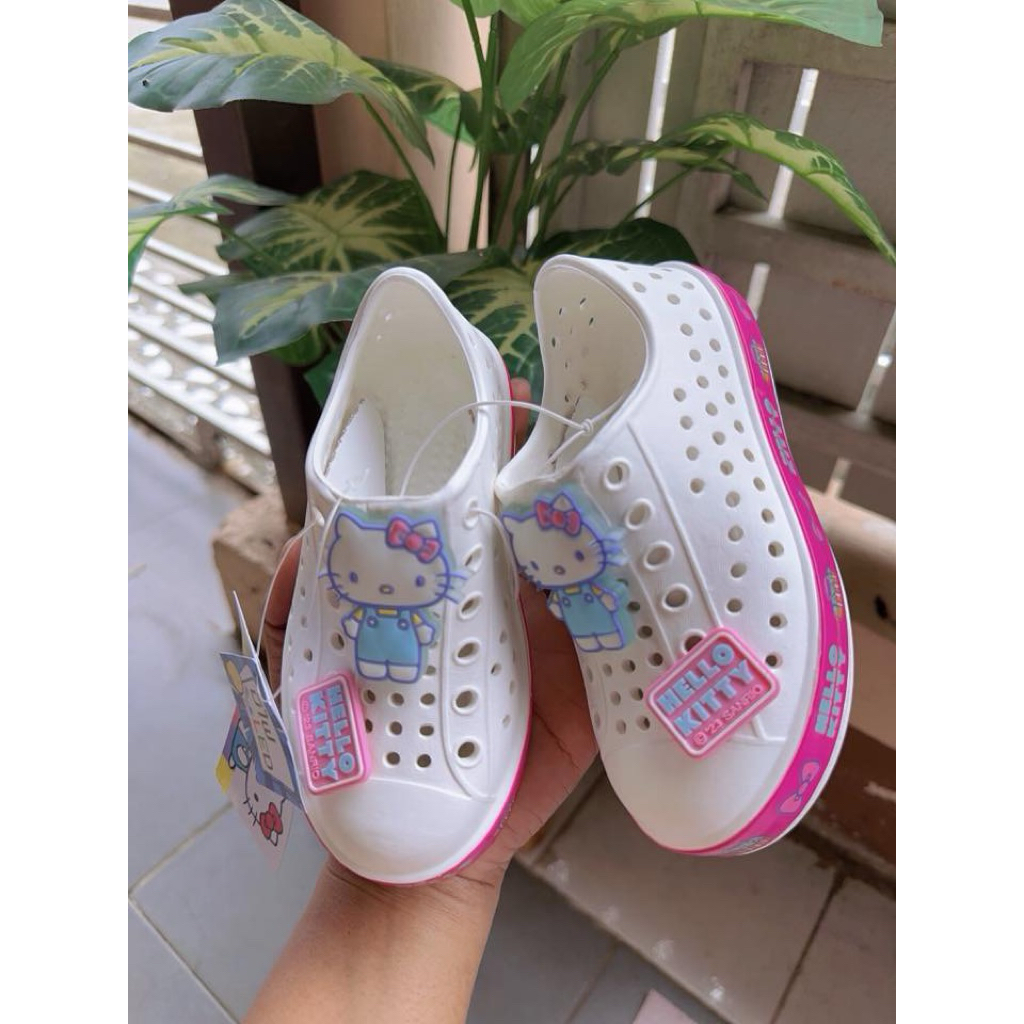 รองเท้าหุ้มส้นมีไฟ Hello Kitty