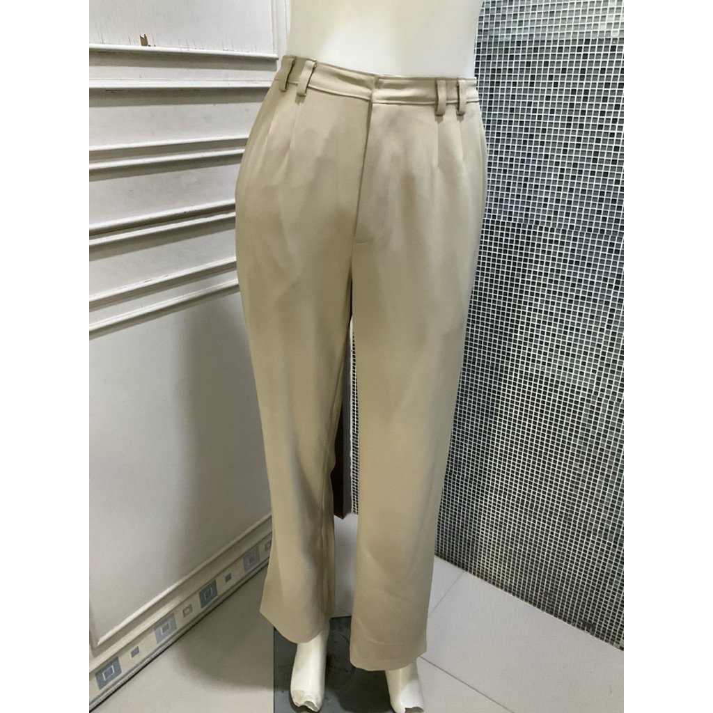 กางเกงขายาว แบรนด์ 5up สีกกี ทรงสวย มือหนึ่ง ไซด์ S เอว 24 สะโพก 39 ยาส 40.5 ปลายขากว้าง 17 นิ้ว