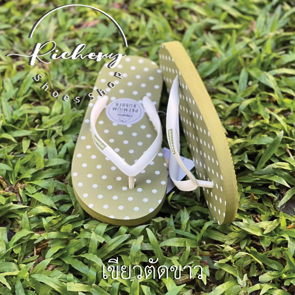 รองเท้าแตะหูหนีบ Hippo Bloo สีเขียวตัดขาว ลายจุด สีหวาน ใส่อยู่บ้าน sandals