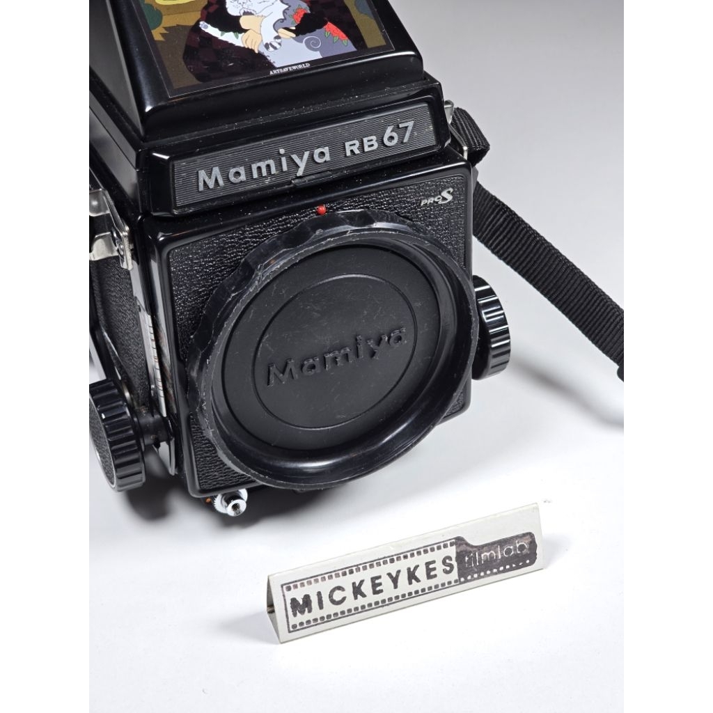ฝาปิดกล้องฟิล์ม Mamiya 1. ฝาปิด บอดี้กล้อง Mamiya RB67 และ RZ67 2. ฝาปิดท้ายเลนส์ ไม่แน่ใจ น่าจะเลนส
