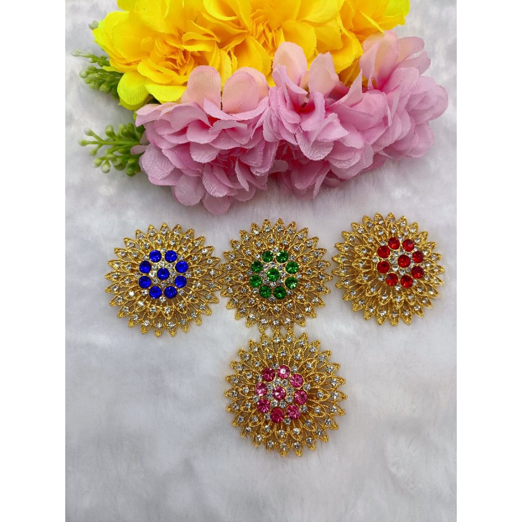 เข็มกลัดติดหน้าอกสวยๆ