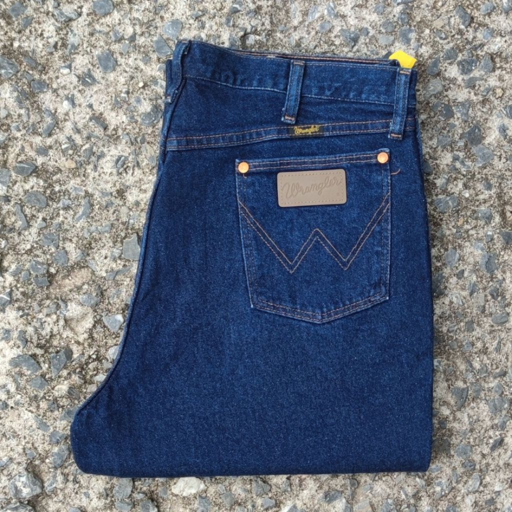 W6/39 กางเกงยีนส์มือสอง Wrangler รุ่น 937STR เอววัดจริง 39" ยาวทั้งตัว 46" ปลายขา 9" ผลิต USA (ผสมผ้