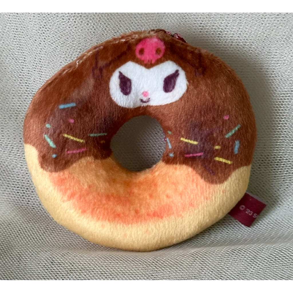 มือสอง พกจ โดนัทคุโรมิ Donut Kiromi  Sanrioขนาด 3 นิ้ว ปี 2023