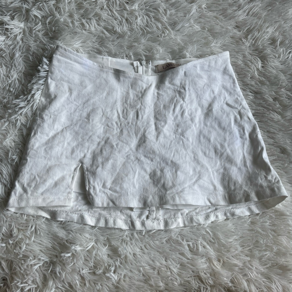 ส่งต่อกระโปรงผ่าหน้าดีเทลผ่าข้าง ไซต์L แบรนด์ lama.clubbใส่ครั้งเดียว