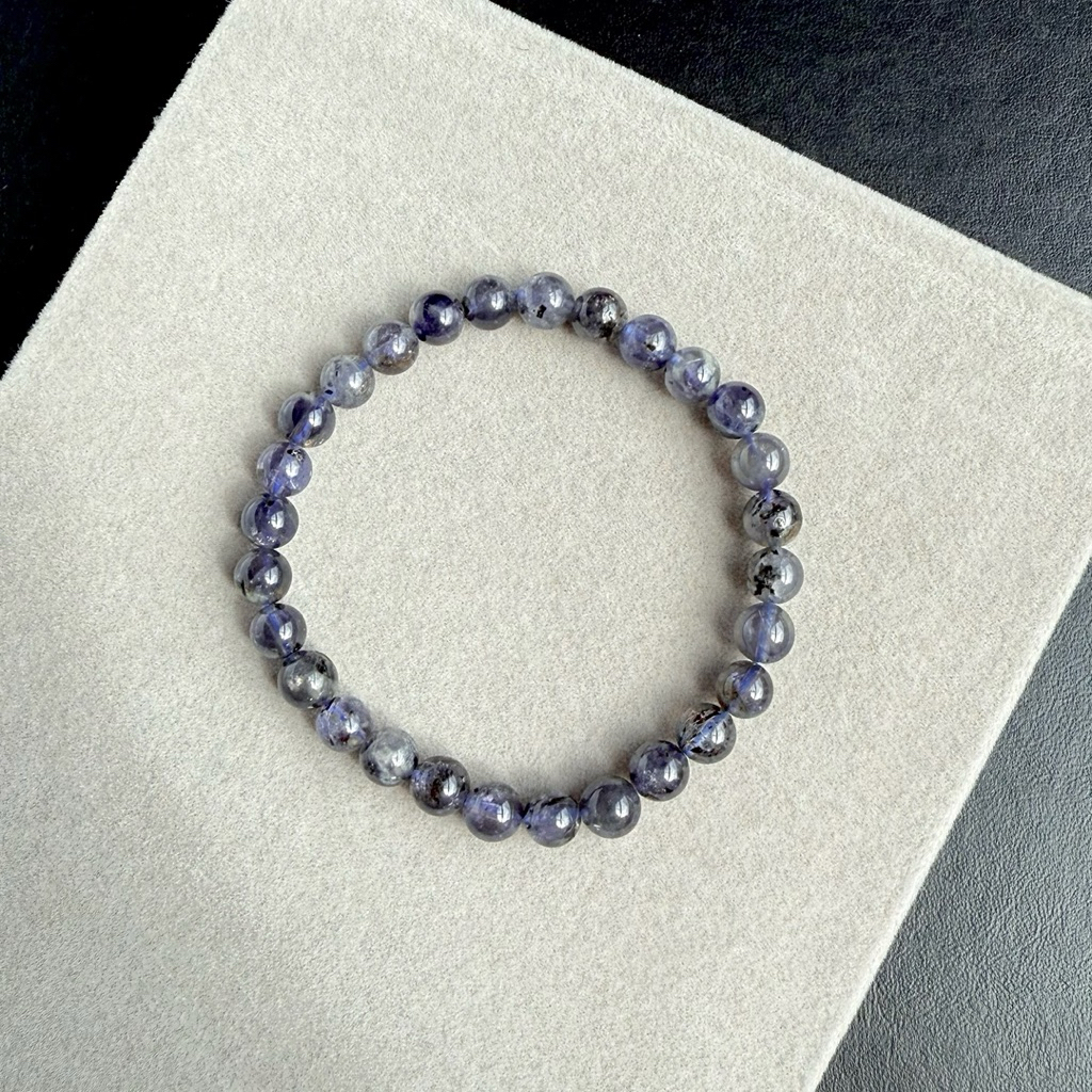 กำไลหินแท้ไอโอไลท์ (Iolite) 6mm