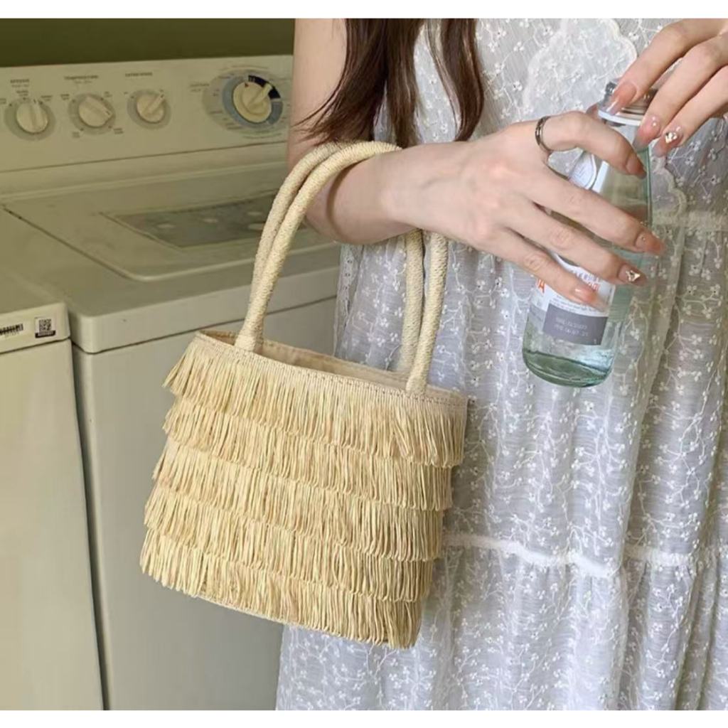 Rural style handmade grass woven handbag for women's summer 2025 new French tassel beach woven bag（B360