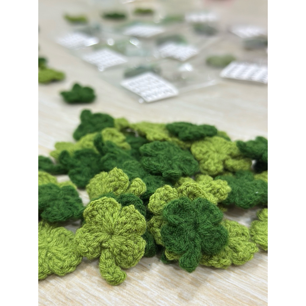 clover ใบโลเวอร์  มินิ สัญลักแห่งความโชคดี พวงกุญแจห้อยตกแต่งกระเป๋าสาน เพิ่มความมินิมอล ตะมุตะมิตะใจ - รูปที่ 2