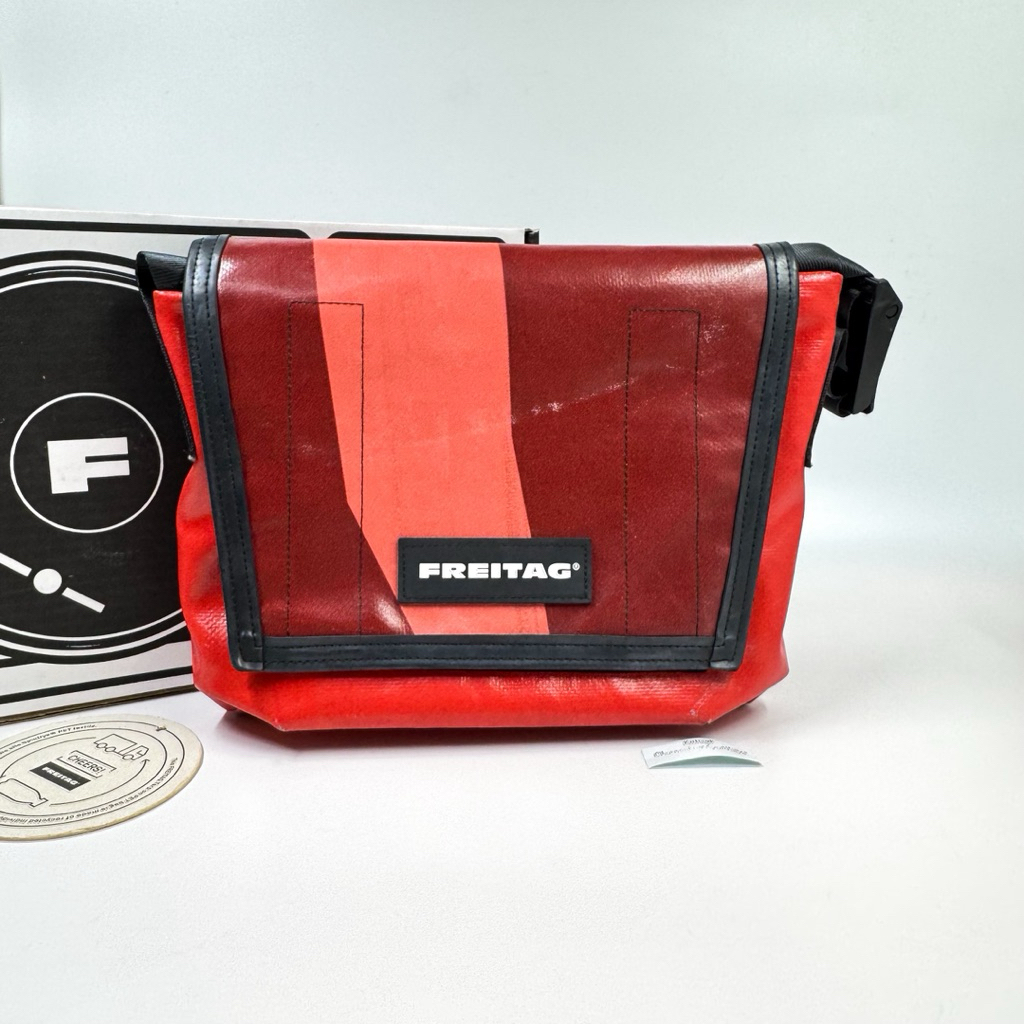 Freitag Lassie ผ้าดำแดง⚫️🔴