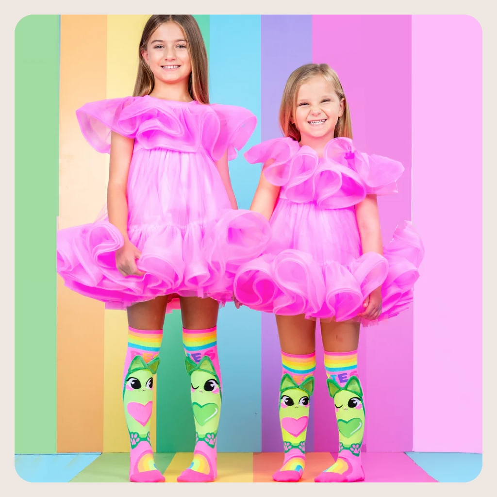Madmia Socks - ถุงเท้าดีไซน์สีสันสดใส นุ่มสบาย ทนทาน ยืดหยุ่นดี เพิ่มความสนุกให้ทุกชุด โดดเด่นในวันพิเศษ