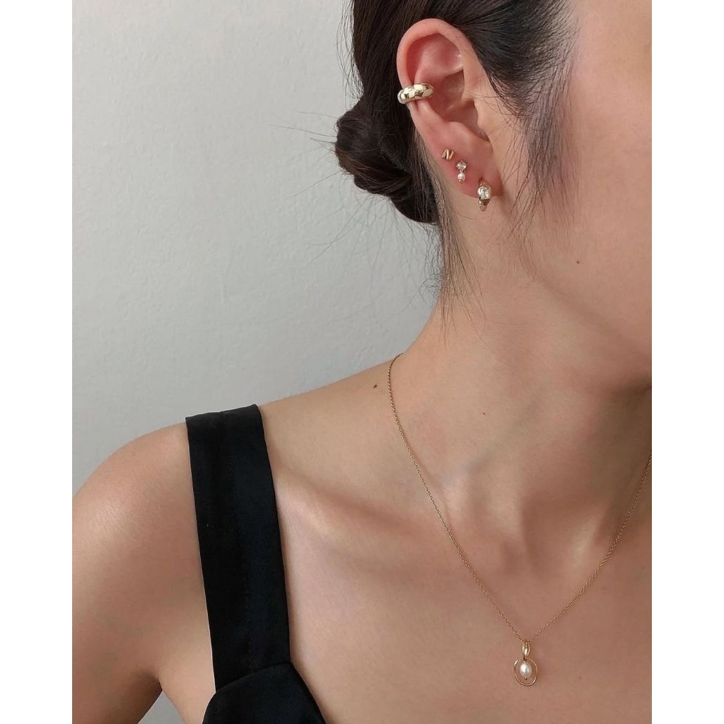 ส่งต่อสร้อยคอรวมจี้มุกของแบรนด์ grumpy ราคาใน shop 2,030 แถมถุงผ้ากำมะหยี่ของแบรนด์ด้วยค่ะ