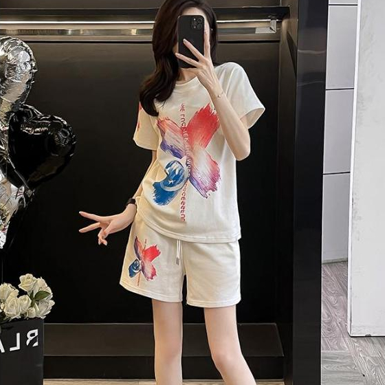 Swan shop ชุดเซ็ตแฟชั่นผู้หญิง เสื้อยืด+กางเกงขาสั้น ลายเพ้นท์ สีขาว ใส่สบาย – โปรปัง