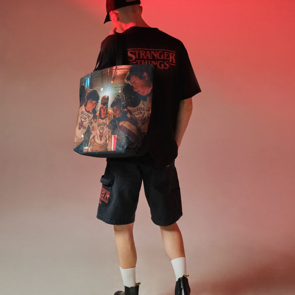 era-won กระเป๋าผ้าแคนวาส มีซิปกลาง  JUMBO TOTE BAG  สกรีน stranger things สี Friends don’t lie ราคา ถูกที่สุด ดีลบีเคเค แกลเลอรีภาพที่ 2