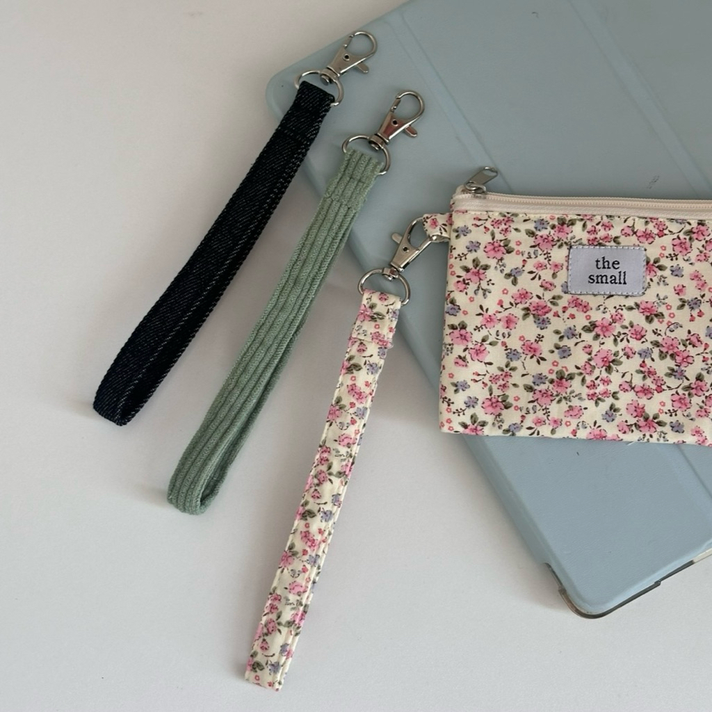 handstrap fabric | สายคล้องมือแบบผ้า by the.smallstuff