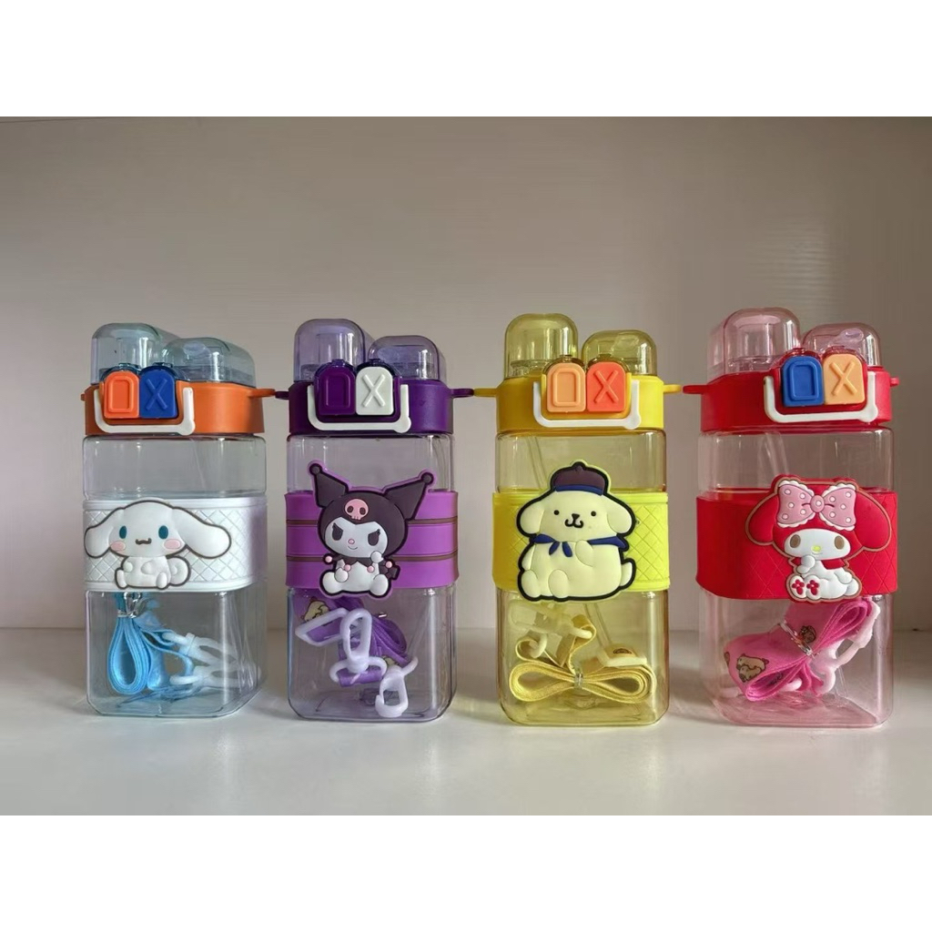 พร้อมส่ง💕 2in1 กระติกน้ำเด็ก หลอด+ยกดื่ม 520ml มีสายสะพาย ลายการ์ตูน ขวดน้ำเด็ก ทรงเหลี่ยม
