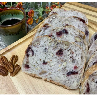 Nuts & Cranberry Sourdough Bread ขนมปังซาวโดว์ วอลนัท อัลมอล เม็ดทานตะวัน Pecan 550g อบใหม่ๆ ทุกออเดอร์