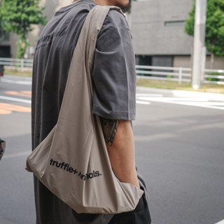 TRUFFLE KAZE BAG - กระเป๋าผ้าไนลอนน้ำหนักเบา