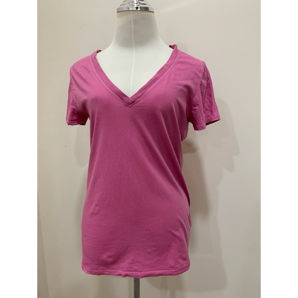 เสื้อยืดแขนสั้น GAP Size S สีชมพู คอวี ผ้านุ่ม งานพรีเมี่ยม นำเข้าจากญี่ปุ่น