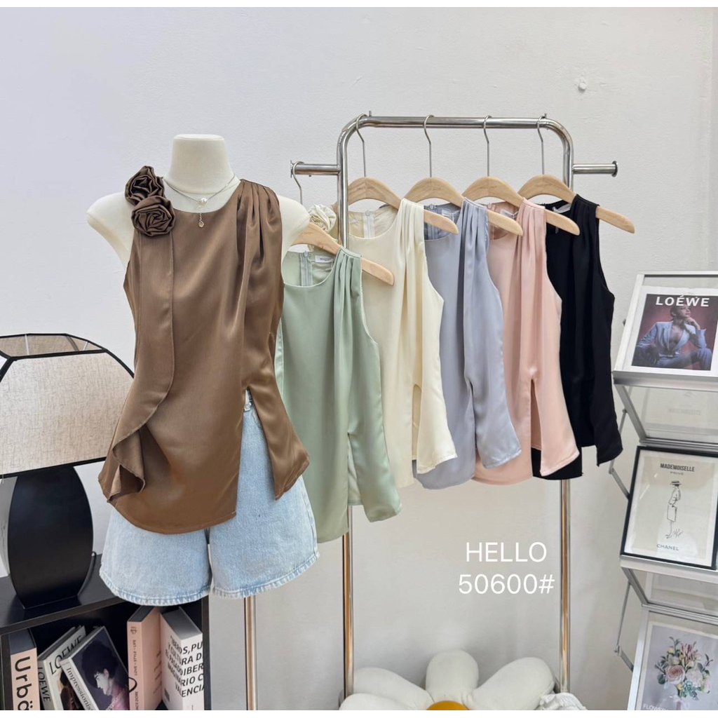 50600# เสื้อแขนกุดคอกลมผ้าซาติน detail ระบายหน้า พร้อมเข็มกลัดดอกกุหลาบ มีซิปหลัง ใส่ออกงาน/ทำงาน/เที่ยวสวยมาก