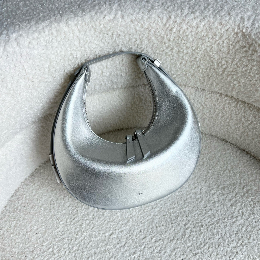 Good con✨ Osoi Toni Mini Silver bag