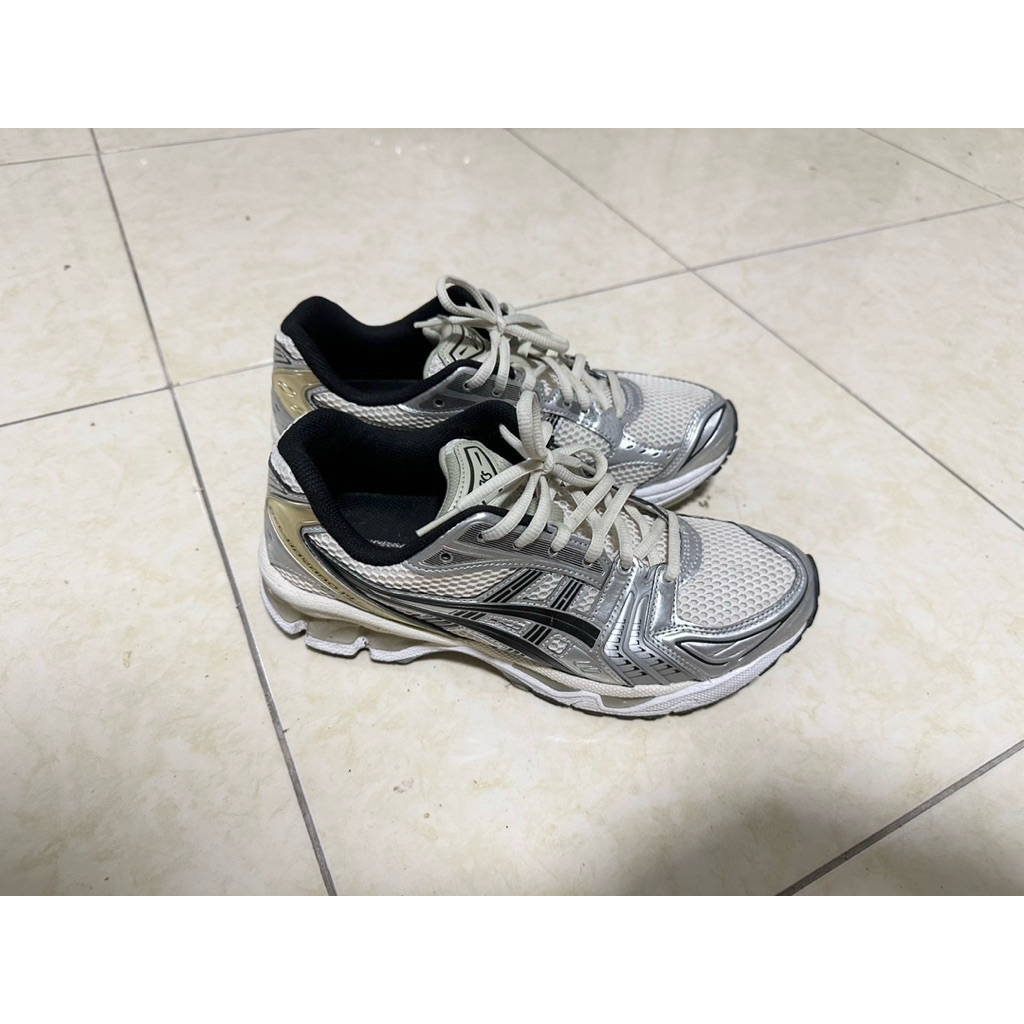 รองเท้าผ้าใบ asics 💖