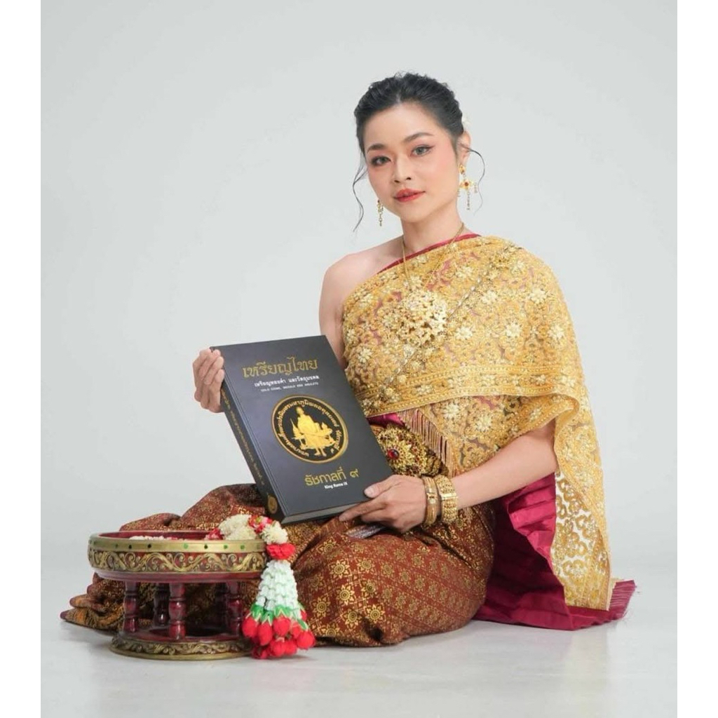 หนังสือ เหรียญไทย เหรียญทองคำ และวัตถุมงคล รัชกาลที่9