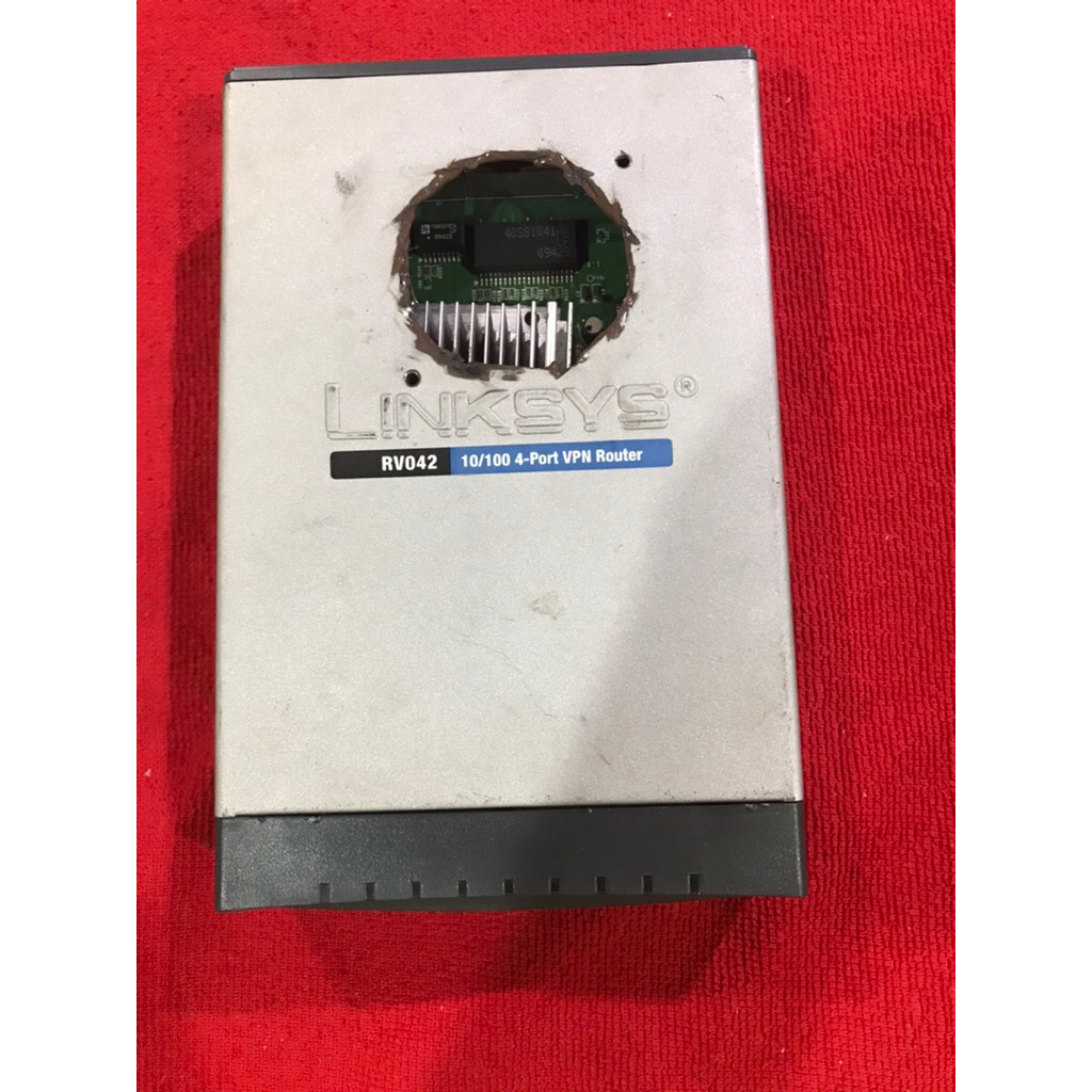 Linksys/Cisco  RV042 10/100 4 port VPN Router (ไม่รวม adapter)มือสอง ใช้งานได้ปกติ