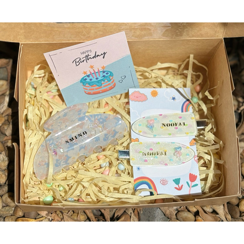 กิ๊บเซ็ท   กิ๊บงับผม+หนีบผม ( ทำ 1 วัน ส่งวันถัดไป)  ติดชื่อฟรี แถมฟรี!!! ตกแต่ง พร้อมกล่องผูกโบว์น่ารัก  ให้เป็นของขวัญ