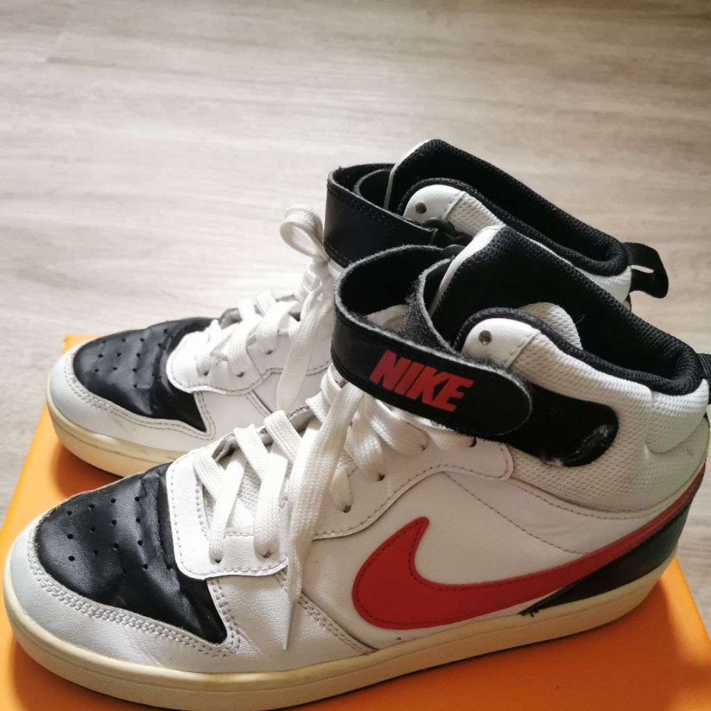 รองเท้า​ผ้าใบ​ NIKE​