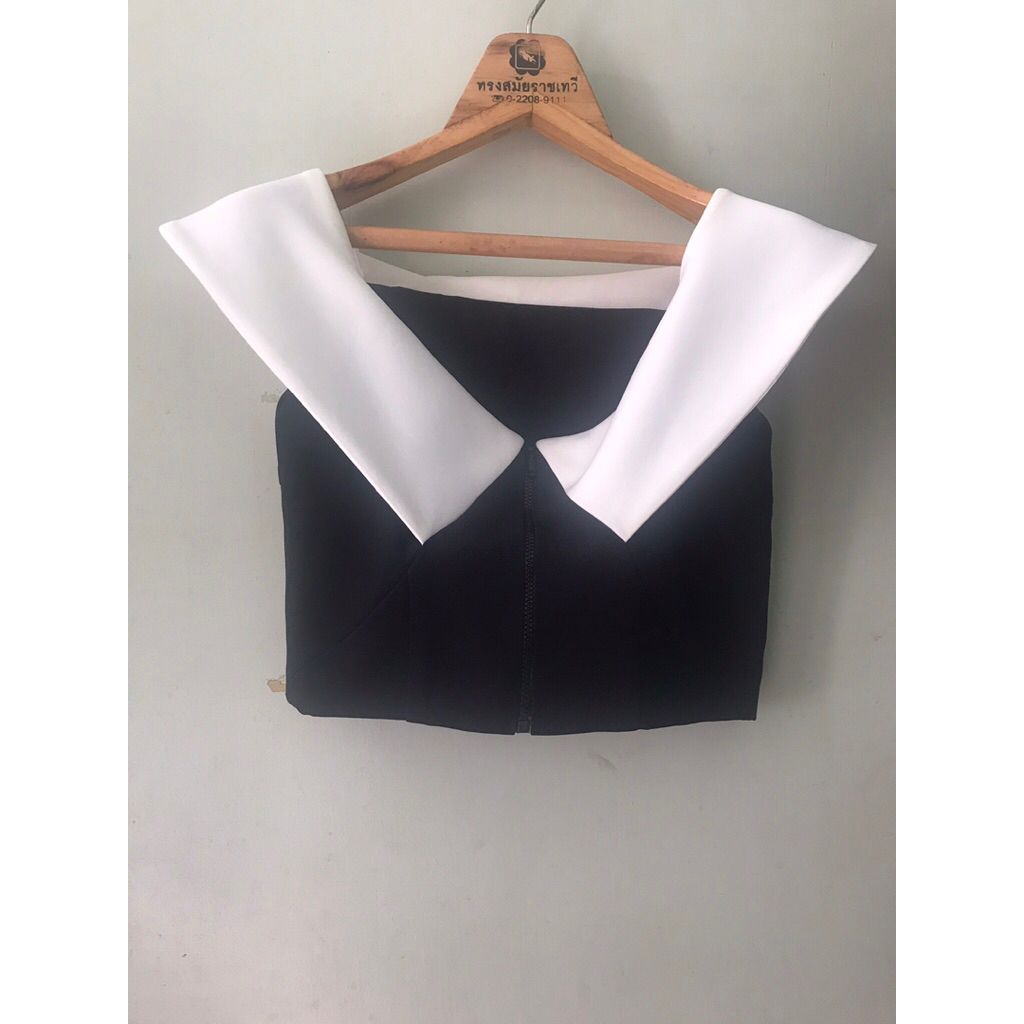 เสื้อปาดไหล่ SECOND SKIN