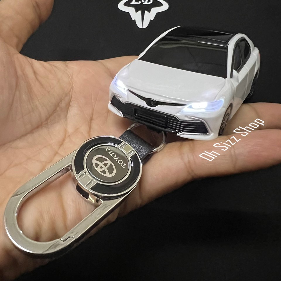 เคสรีโมทรถ Toyota Camry 2019-2023 รีโมททรง V มีไฟหน้าและหลัง  แบบโมเดลรถ   (Car Shape)  วัสดุพลาสติกเบา ABS  พร้อมพวงกุญ ราคา ถูกที่สุด ดีลบีเคเค แกลเลอรีภาพที่ 4